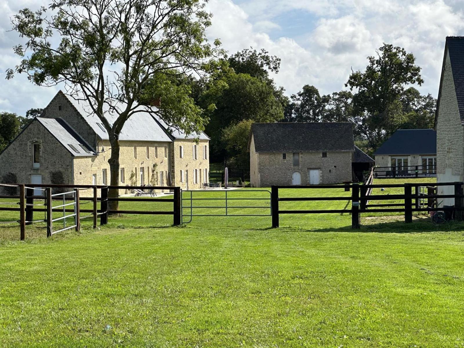 Le Logis Courtelay By Melrose Villa Mosles Exterior photo